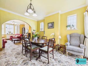 Lounge/Diner - click for photo gallery